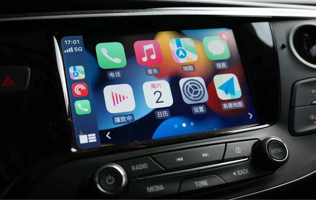 如何在舊車上安裝 Apple CarPlay 