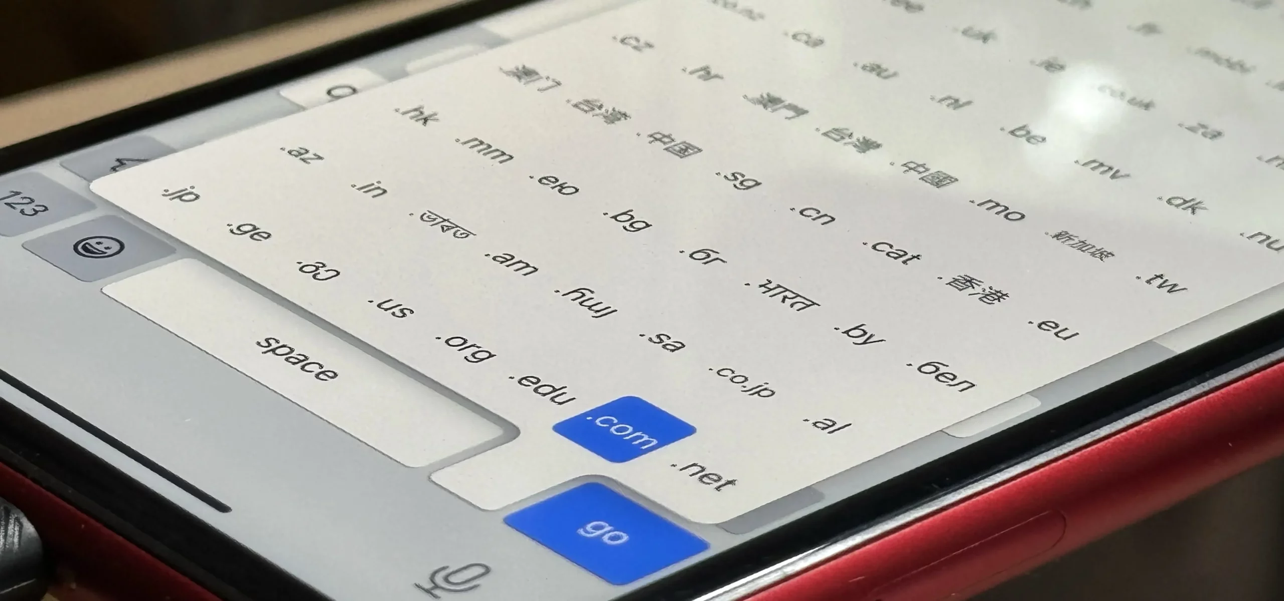 在iPhone的鍵盤快捷鍵中添加更多域擴展名，以更快地鍵入電子郵件地址或網站URL