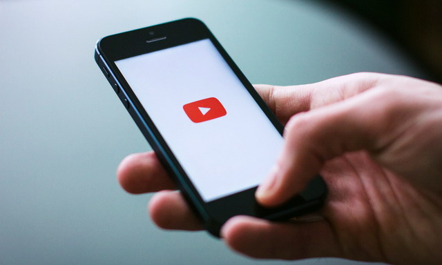 如何在Android的背景中閱讀YouTube視頻