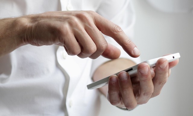 如何在 Android 上启用呼叫转移