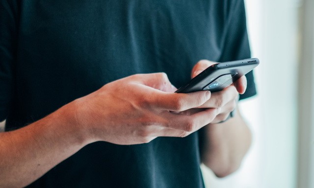 如何在 Android 上合并重复的联系人