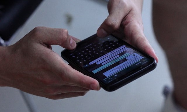 使用密码锁定您的 WhatsApp 对话