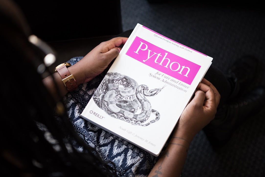 Python 3.12：Python 的改进版本，可实现高效编码