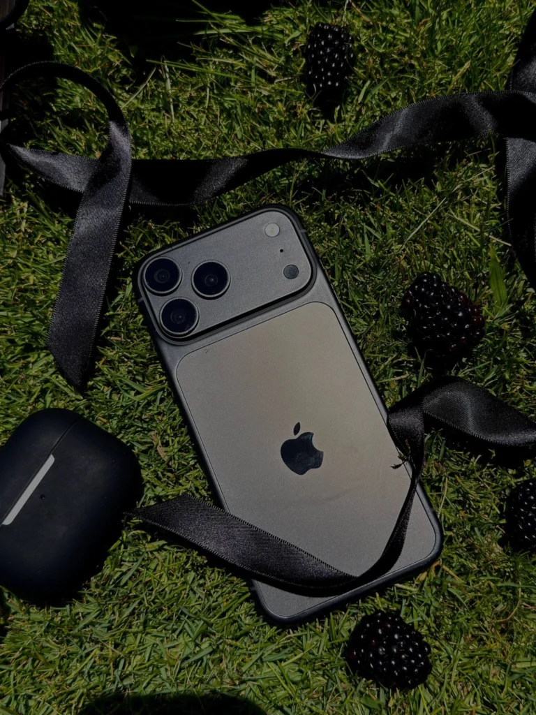 iPhone 18 Pro发布前曝光的新配色渲染图